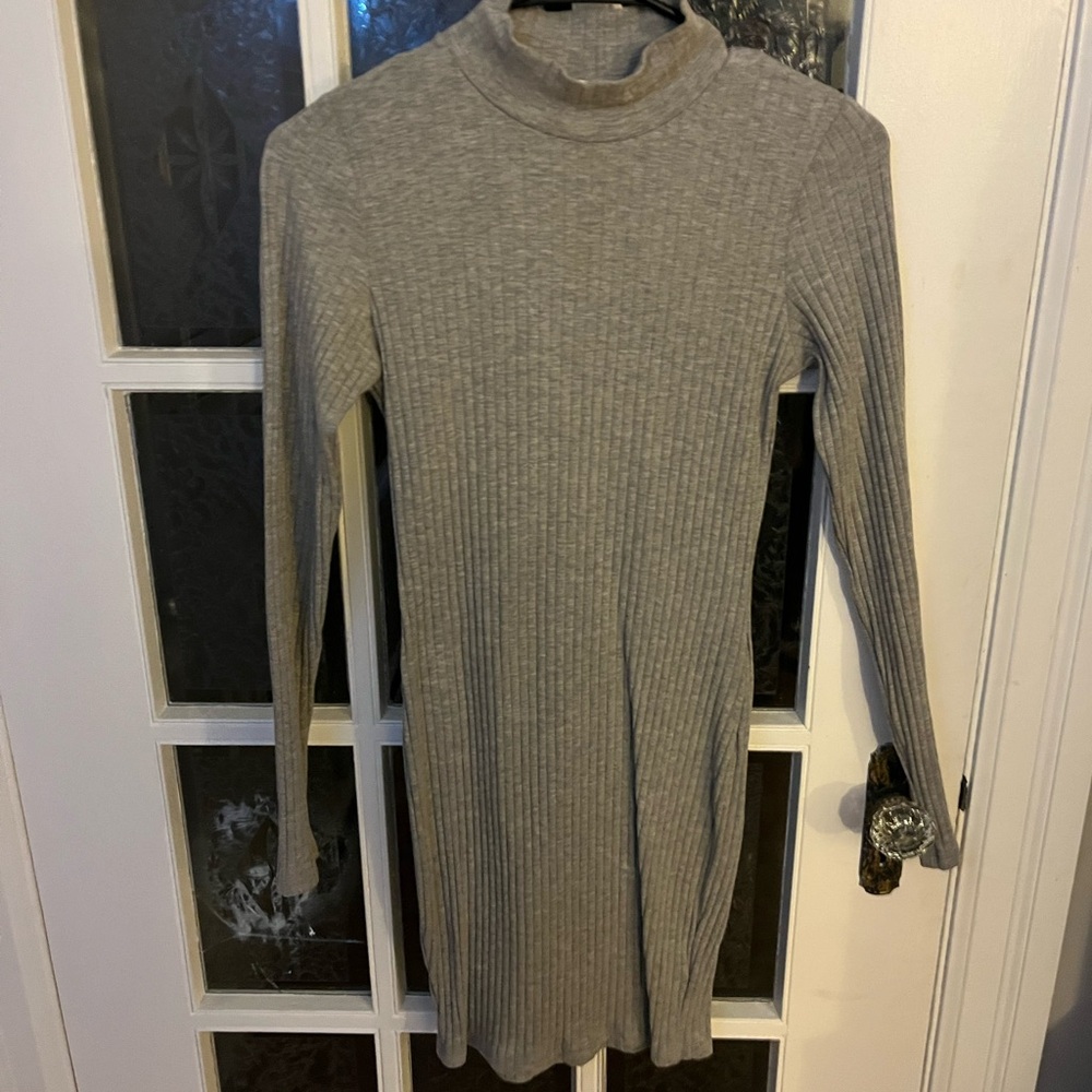 Heart Hips Gray Long Sleeve Dress